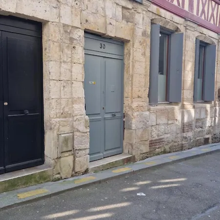 Les Bons Enfants 7 Apartment *